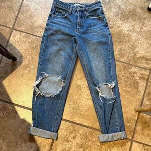 Trendy Distressed Boyfriend Jeans in Classic Blue